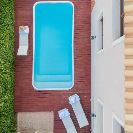 Pellina Villa *