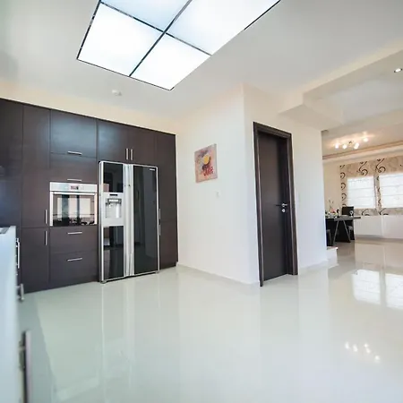 Pellina Villa *